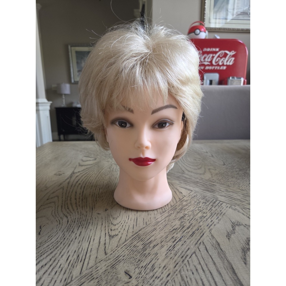 Emmor Blonde Wig for Women Natural Cut Wig Daily Hair 18/613 Layered Wig - Picture 9 of 14